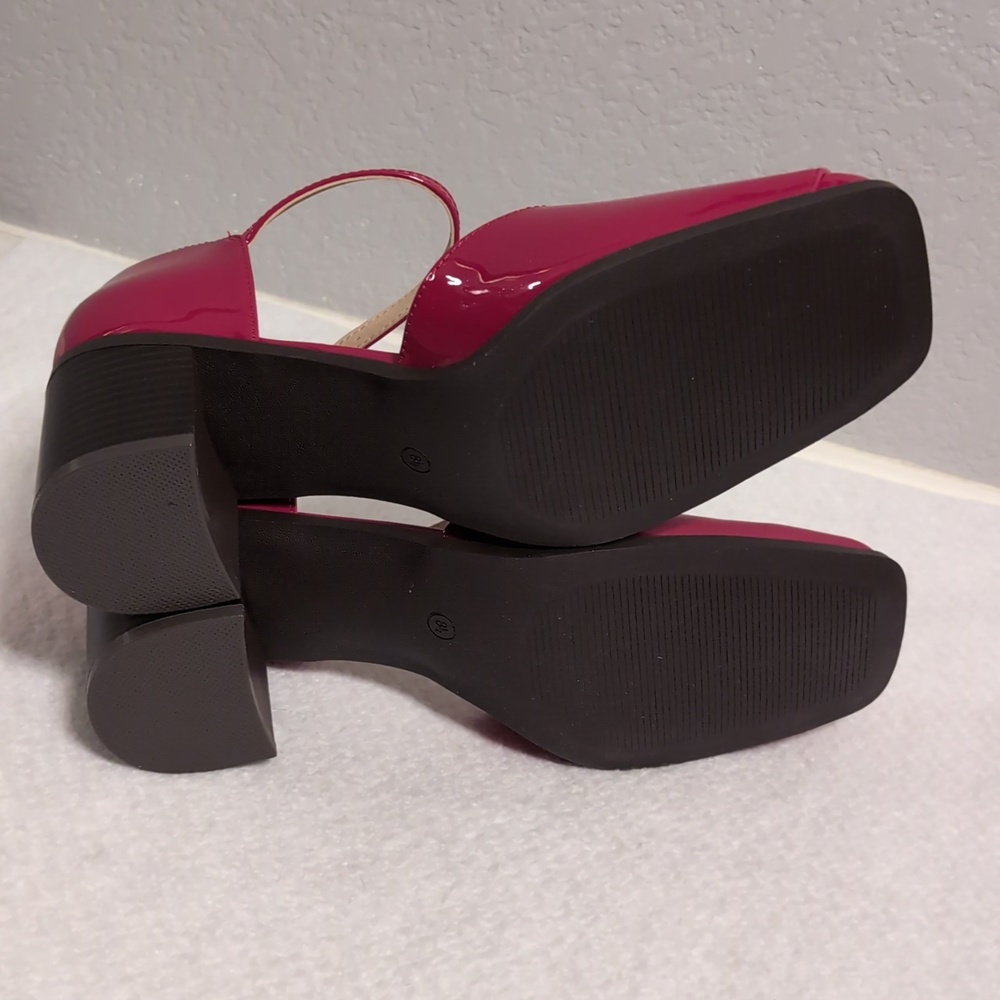 Brand New! Journee Collection Red Patent Square Toe Block Heel - Picture 5 of 5